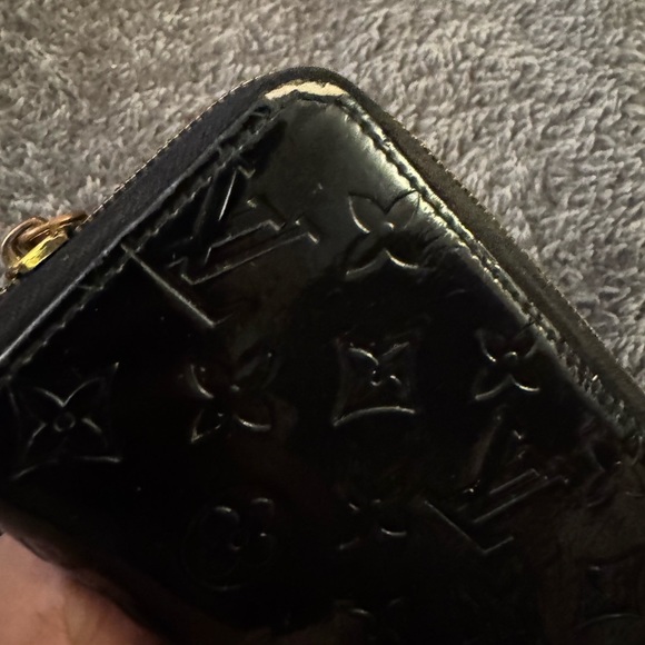 LOUIS VUITTON Vernis Monogram Zippy Wallet - Picture 7 of 12